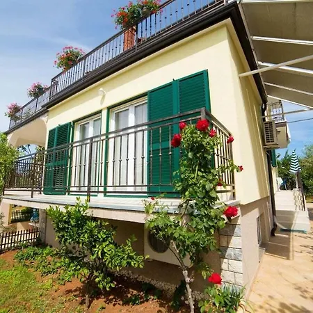 In Pore With Swimming Pool Дом отдыха Пореч