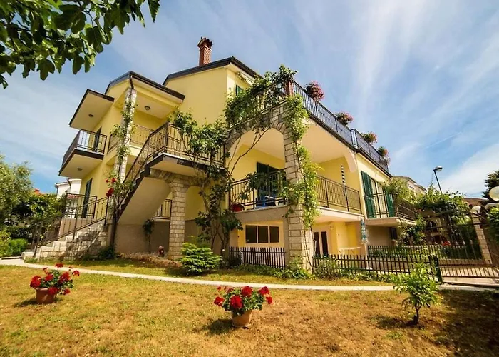 In Pore With Swimming Pool *