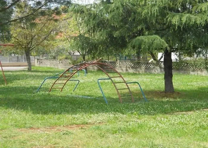 In Pore With Swimming Pool Пореч