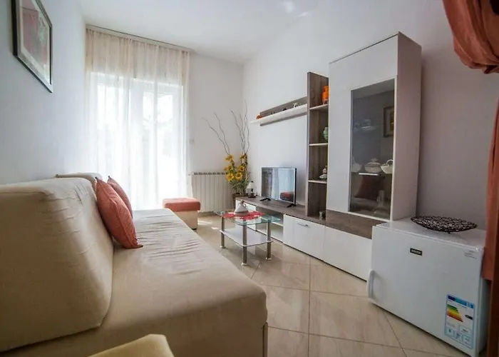 Дом отдыха In Pore With Swimming Pool Пореч