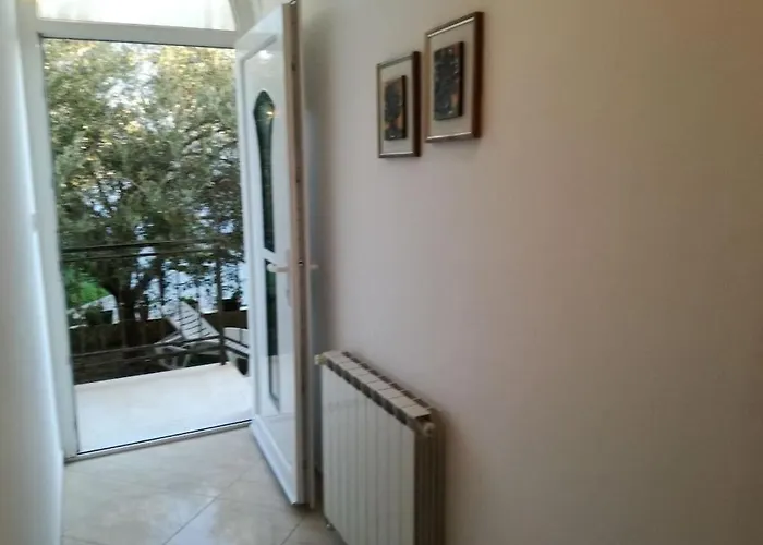 In Pore With Swimming Pool Дом отдыха Пореч