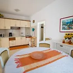 In Pore With Swimming Pool Vakantiehuis