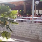 Vakantiehuis In Pore With Swimming Pool