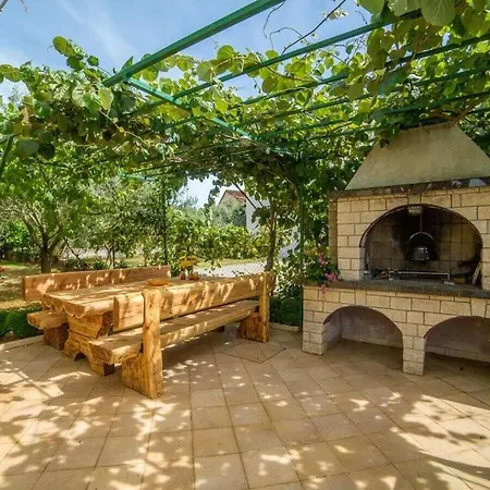 In Pore With Swimming Pool Feriehus Poreč