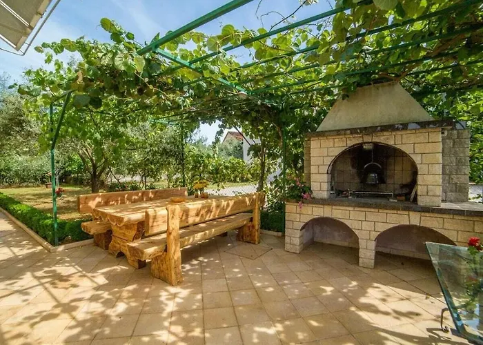 In Pore With Swimming Pool Feriehus Poreč