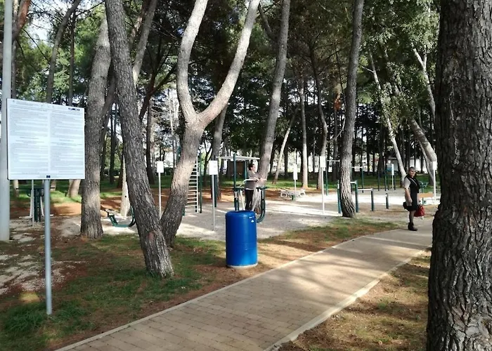 In Pore With Swimming Pool Poreč